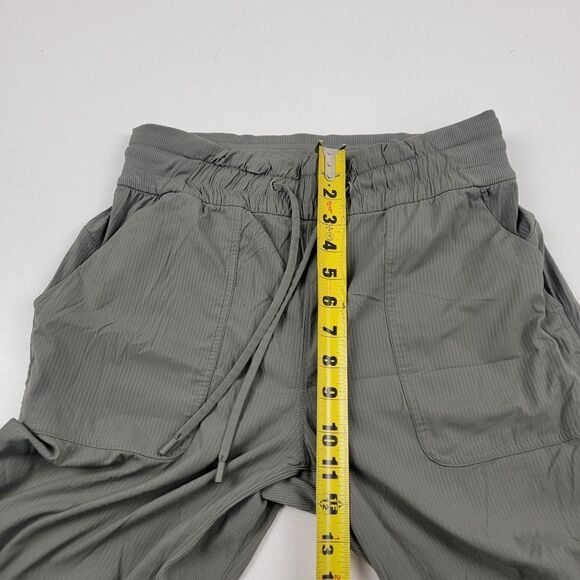 Lululemon Athletica Beyond The Studio Crop Womens Green Joggers Yoga Pants Sz 6 - Picture 11 of 16